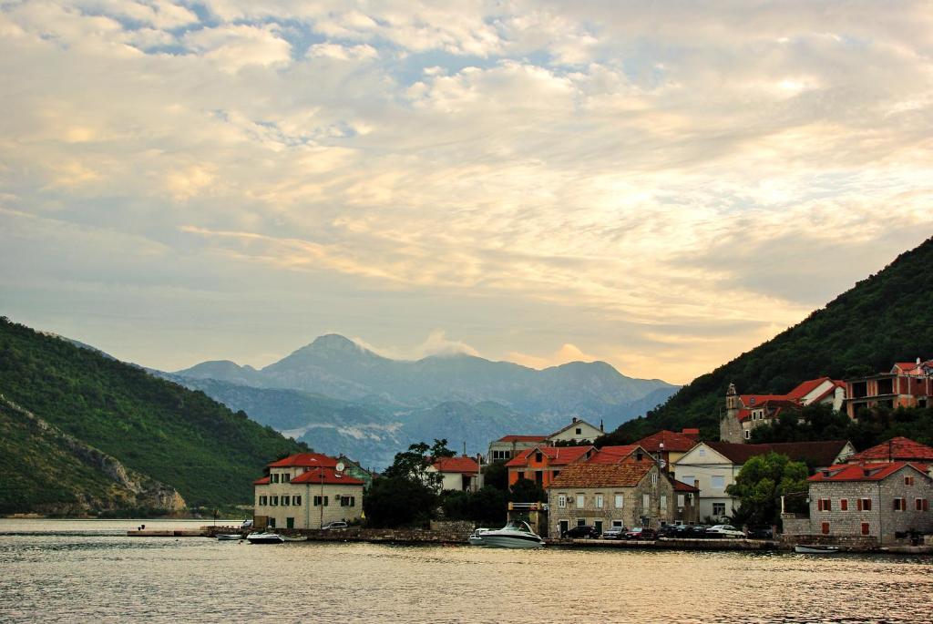 Guest House Jadran Pol Petrovac Luaran gambar